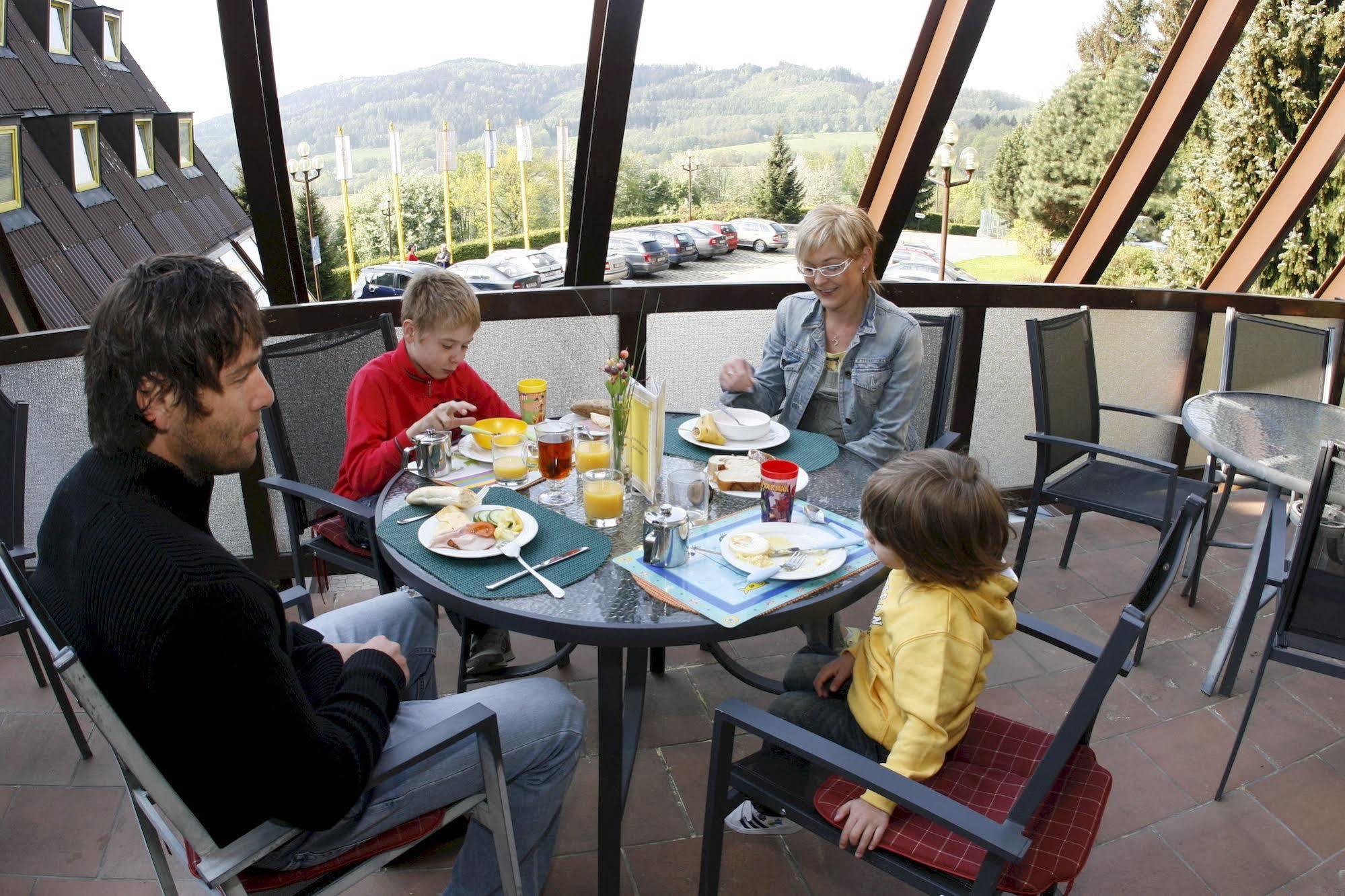 Wellness Hotel Diana Velké Losiny Buitenkant foto